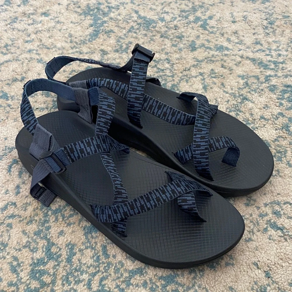 Chaco Men’s Navy and Black Adjustable Strap Adventure Sandals Size 14